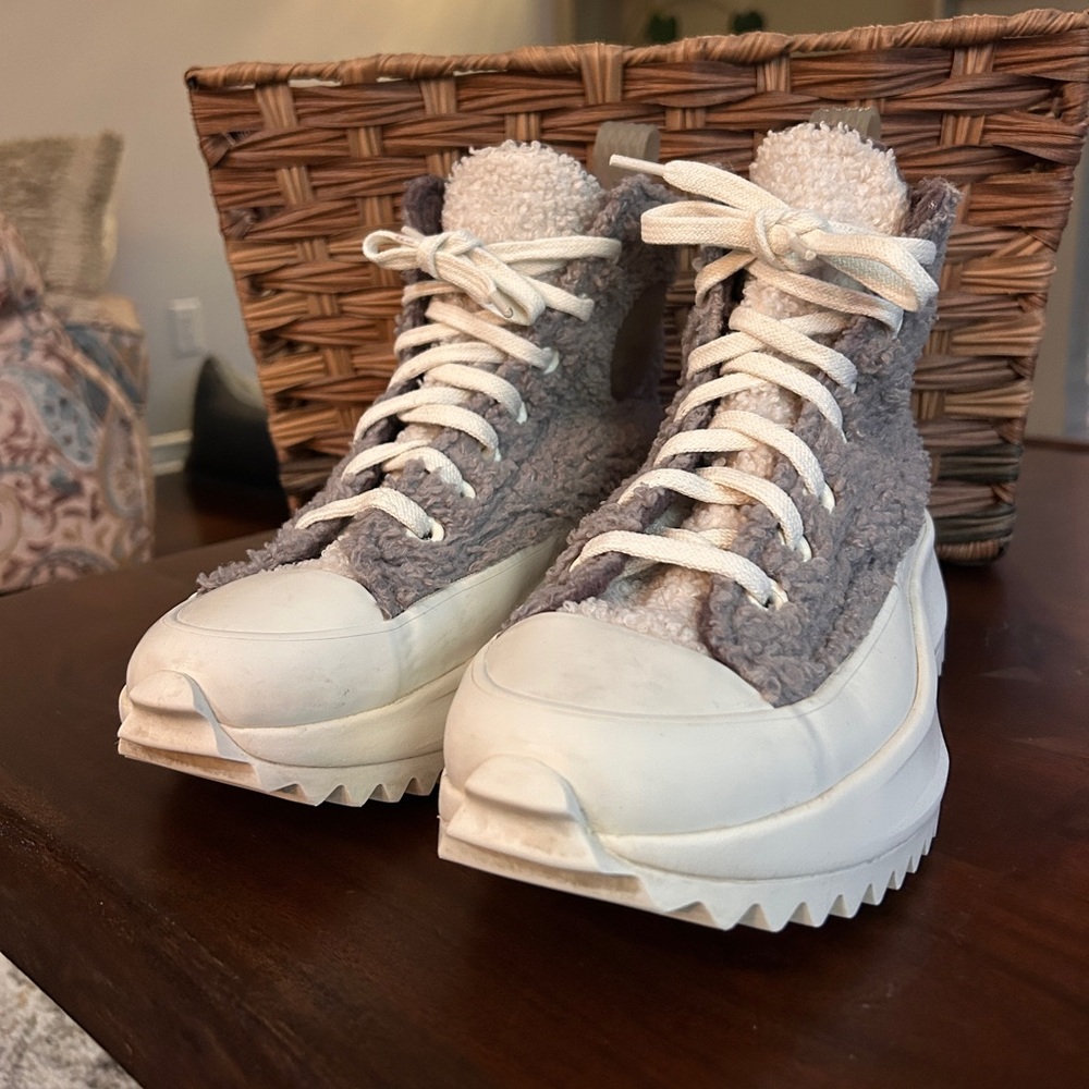 Converse All Star Chuck Taylor’s • Hi Top Sneakers W size 6.5 - Picture 2 of 13